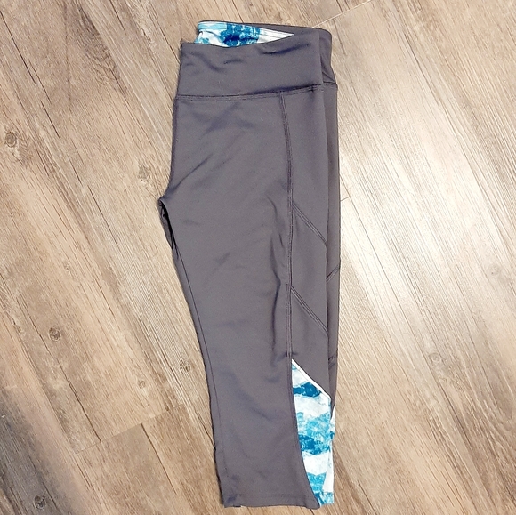 Forever 21 active crops - Picture 2 of 3